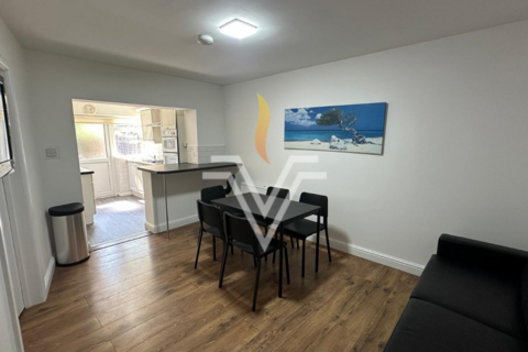 5 bedroom terraced house to rent, Templars Field