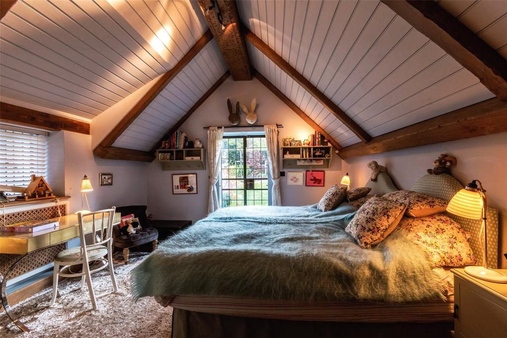 Twin Bedroom
