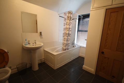 3 bedroom terraced house to rent, Gaul Street, West End, Leicester, LE3