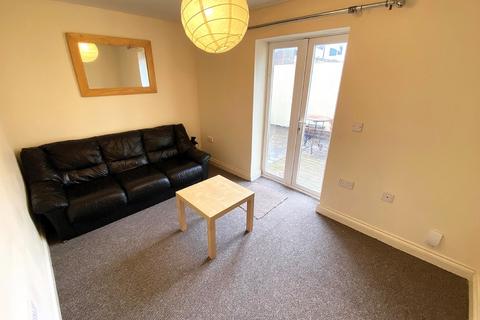 2 bedroom ground floor flat to rent, Fawcett Road, Southsea