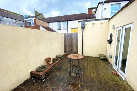 2 bedroom ground floor flat to rent, Fawcett Road, Southsea