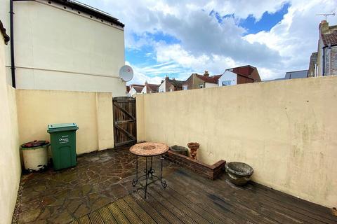 2 bedroom ground floor flat to rent, Fawcett Road, Southsea