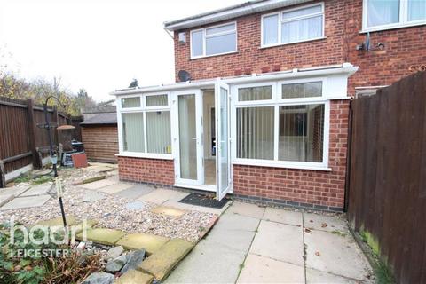 3 bedroom semi-detached house to rent, Covett Way