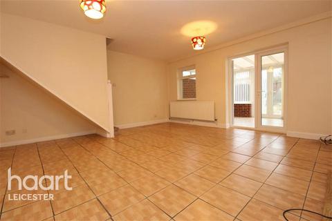 3 bedroom semi-detached house to rent, Covett Way