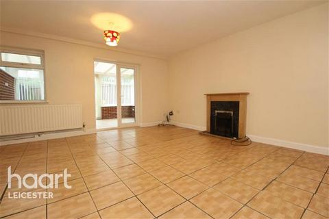 3 bedroom semi-detached house to rent, Covett Way