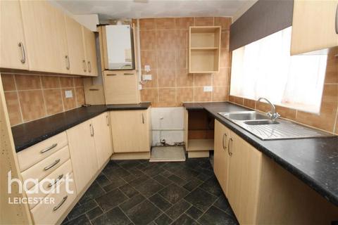 3 bedroom semi-detached house to rent, Covett Way