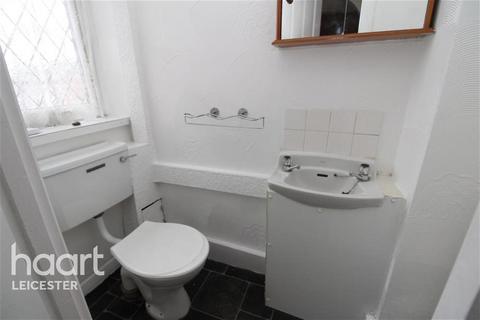 3 bedroom semi-detached house to rent, Covett Way