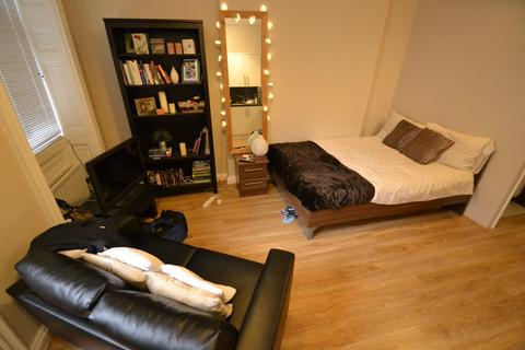 Studio to rent, Doughty Street, Bloomsbury