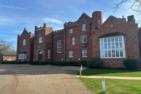 2 bedroom apartment to rent, Danbury Palace