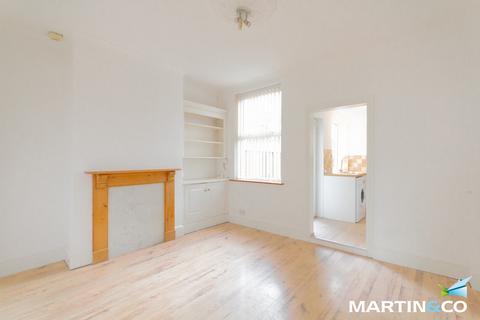 2 bedroom terraced house to rent, Woodleigh Avenue, Harborne, B17