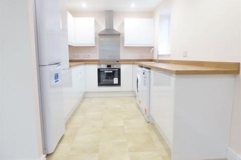 2 bedroom penthouse to rent, North View Court, Stanningley