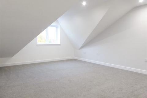 2 bedroom penthouse to rent, North View Court, Stanningley