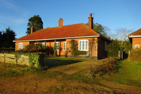 3 bedroom semi-detached bungalow to rent - Chillesford Lodge Estate, Sudbourne, Woodbridge