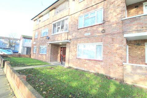 2 bedroom flat to rent, Hillary Road, Southall