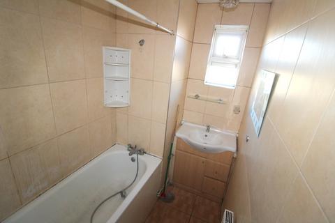 2 bedroom flat to rent, Hillary Road, Southall