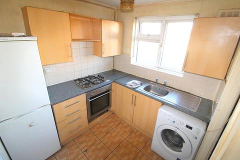 2 bedroom flat to rent, Hillary Road, Southall