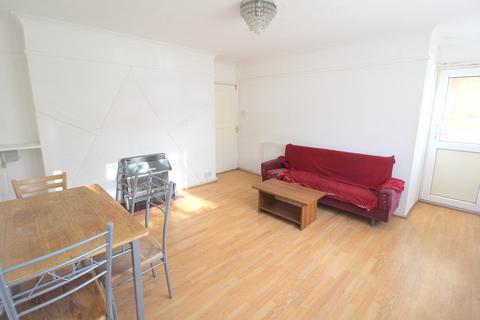 2 bedroom flat to rent, Hillary Road, Southall