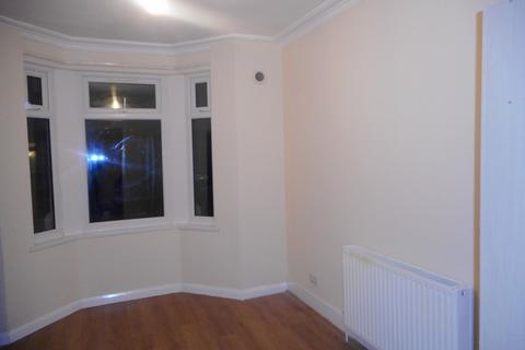 2 bedroom ground floor flat to rent, Queens Road, Southall