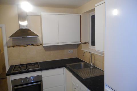 2 bedroom ground floor flat to rent, Queens Road, Southall