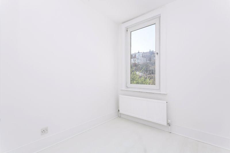 Bedroom/Dressing...