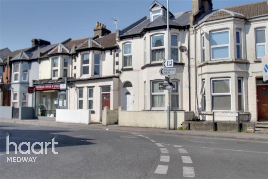 Balmoral Road, Gillingham, ME7 3 bed flat £900 pcm (£208 pw)