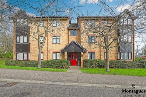 1 bedroom flat to rent, Centre Drive, Epping, CM16