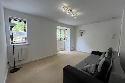 1 bedroom flat to rent, Centre Drive, Epping, CM16
