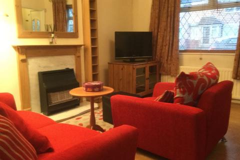 2 bedroom terraced house to rent, Strathmore Avenue