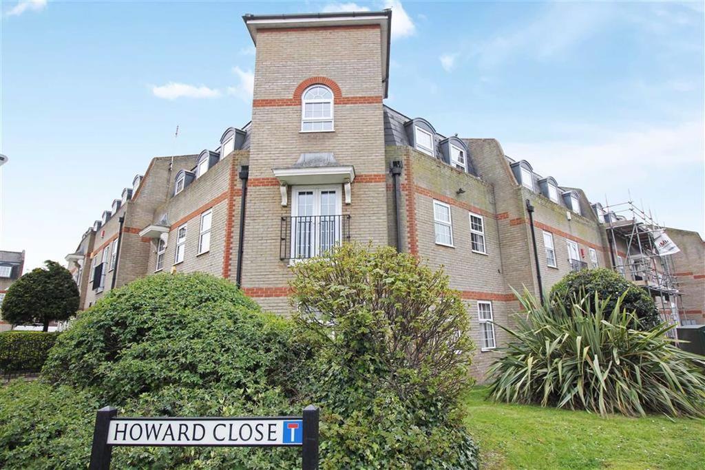 Howard Close, Waltham Abbey 2 bed flat £1,050 pcm (£242 pw)