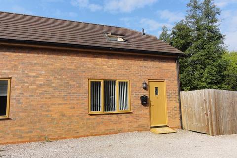 2 bedroom end of terrace house to rent, 7 Moor Court, Bromyard Road, Worcester, Herefordshire, WR6