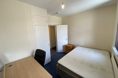 3 bedroom flat to rent, Aylward Street, Portsmouth