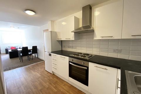 4 bedroom ground floor flat to rent, Queen Street, Portsmouth