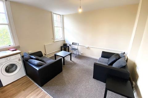 3 bedroom apartment to rent, Aylward Street, Portsmouth