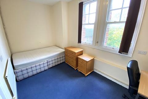 3 bedroom apartment to rent, Aylward Street, Portsmouth