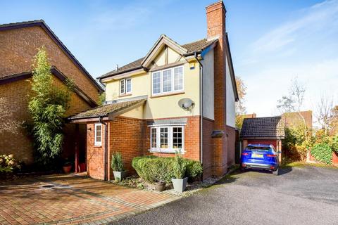 3 bedroom detached house to rent, Hawkley Drive,  Tadley,  RG26