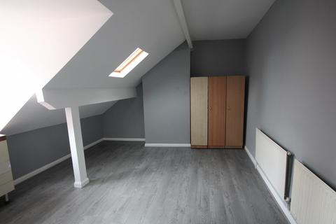 2 bedroom end of terrace house to rent, Woodview Terrace, Leeds, LS11