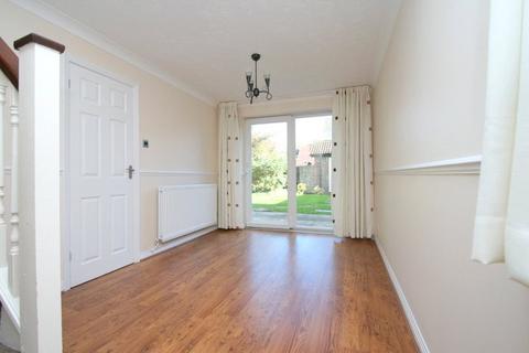 3 bedroom detached house to rent, Acorn Close, The Dell, Angmering