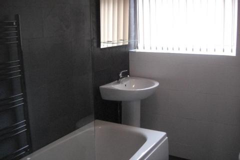 Welton Mount, Hyde Park, Leeds LS6 1ET