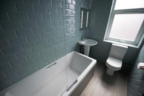3 bedroom house share to rent - Meadow View, Hyde Park, Leeds LS6 1JQ