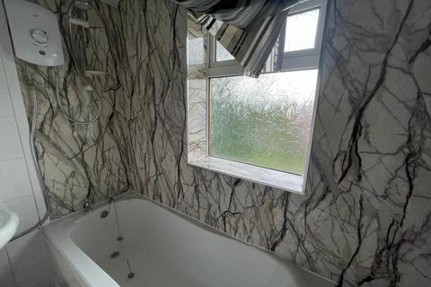 undefined, Trenic Drive, Hyde Park, Leeds LS6 3DJ