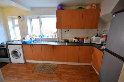 4 bedroom terraced house to rent, Brudenell Road, Hyde Park, Leeds LS6 1LS