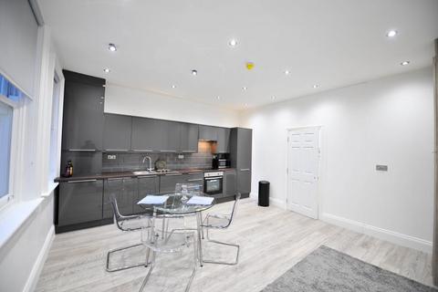 3 bedroom apartment to rent, Blenheim Terrace, University, Leeds