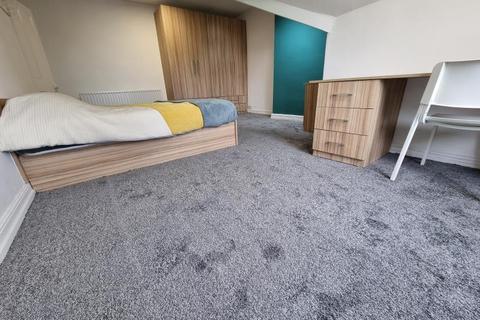 2 bedroom flat to rent, Blenheim Terrace, University, Leeds LS2 9HD