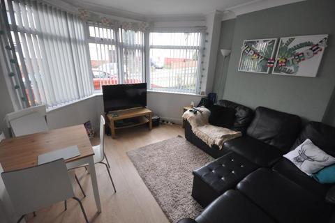 4 bedroom terraced house to rent, Buckingham Avenue, Hyde Park, Leeds, LS6 1DJ