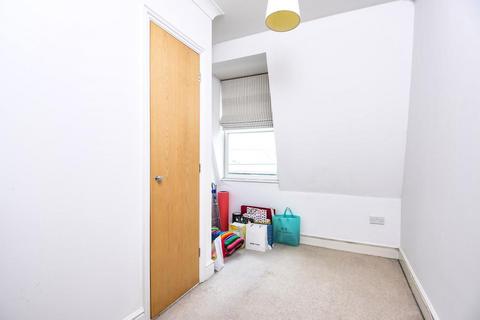 2 bedroom apartment to rent, Castlegate,  Richmond,  TW9