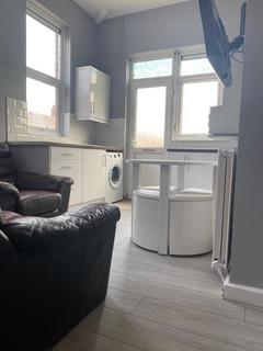 3 bedroom flat to rent, Blackpool Road, Preston PR2