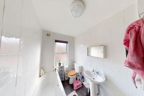 undefined, Royal Park Terrace, Hyde Park, Leeds LS6 1EX