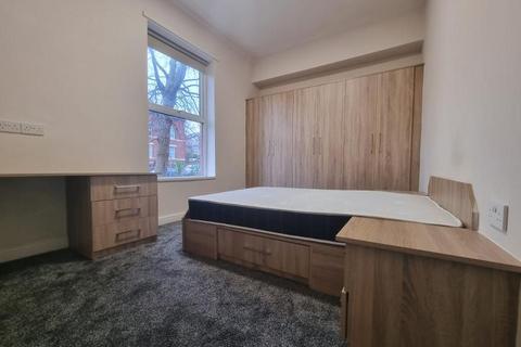 2 bedroom flat to rent, Kensington Terrace, Hyde Park, Leeds LS6 1BE