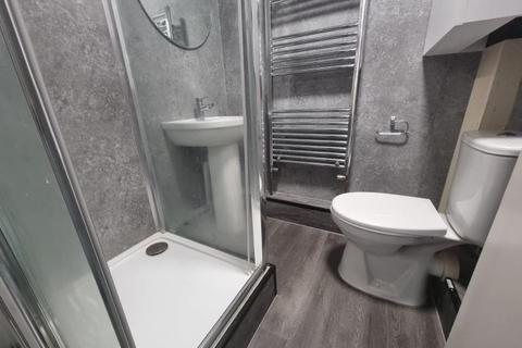 2 bedroom flat to rent, Kensington Terrace, Hyde Park, Leeds LS6 1BE