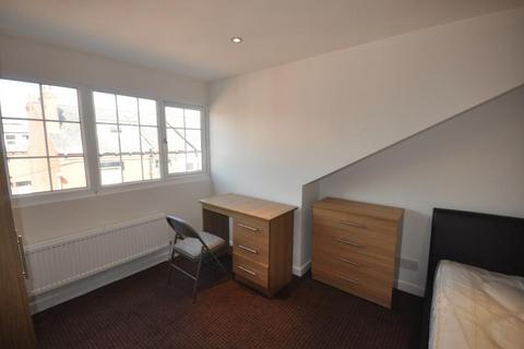 2 bedroom terraced house to rent, Harold Avenue, Hyde Park, Leeds LS6 1PT